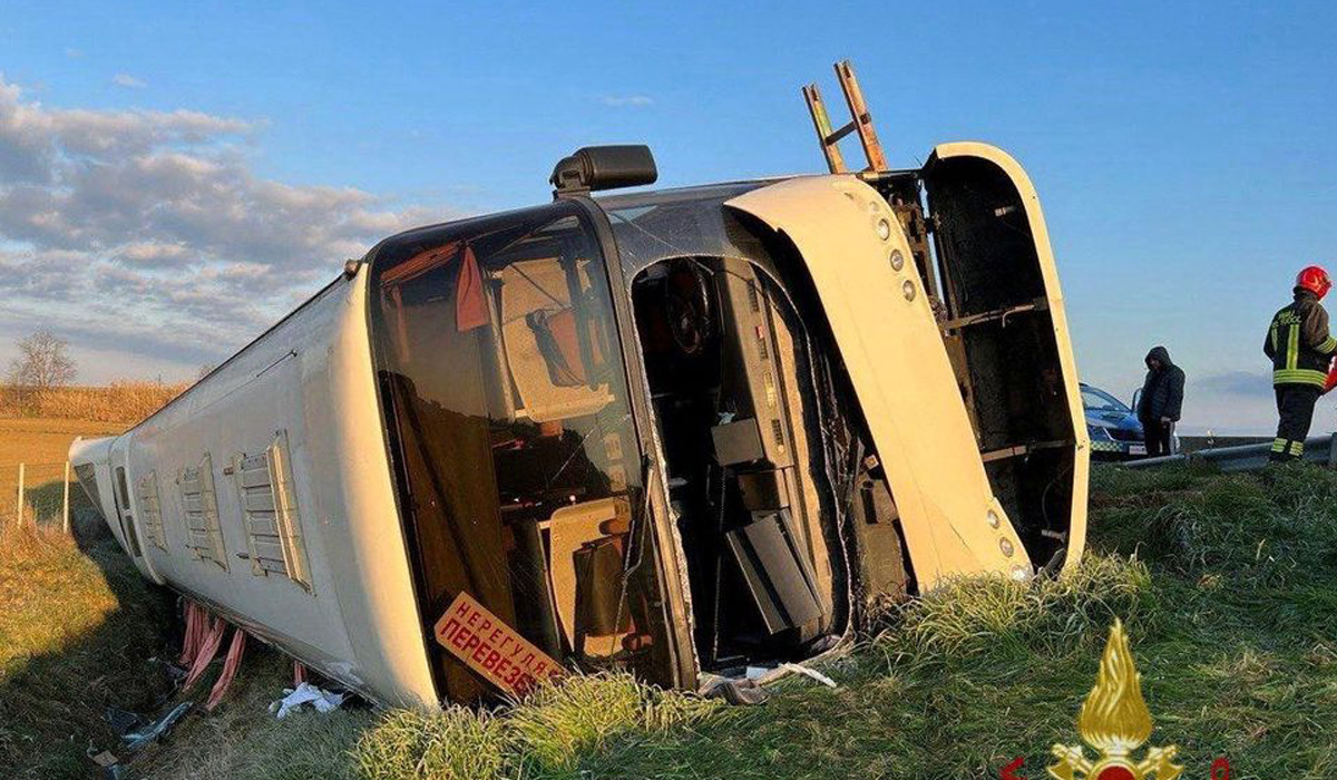 Bus carrying dozens of Ukrainians overturns in Italy, one woman dead